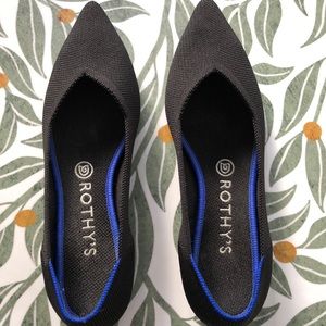 Like New Rothy’s! Classic Point in black.